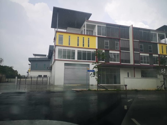 Rawang Intergrated Industrial Park Jalan Industri 2/3, Semi-Detached Factory for Sale