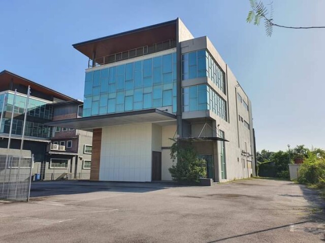 Subang Jaya Taman Perindustrian Subang Jalan Subang 7 [3 storey office cum detached warehouse for sale]