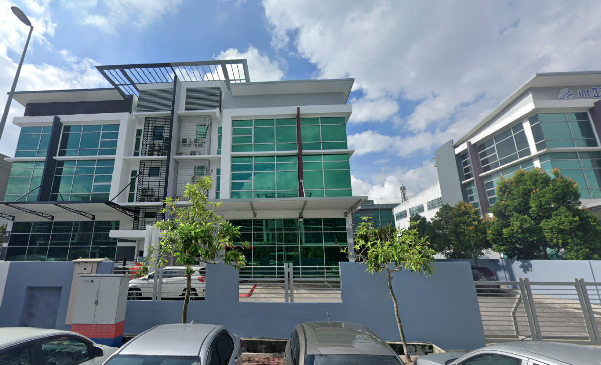 3 storey Semi Detached Factory Bukit Kemuning Seksyen 32 For Rent 1