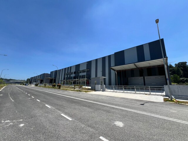 Shah Alam Seksyen U10 LYL Logistics Hub, 2 units Semi Detached Warehouse/Factory for Rent